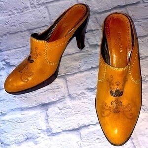 Isabella Fiore Leather Tooled Detail Toe Slide On High Heel Mule Bootie Shoes